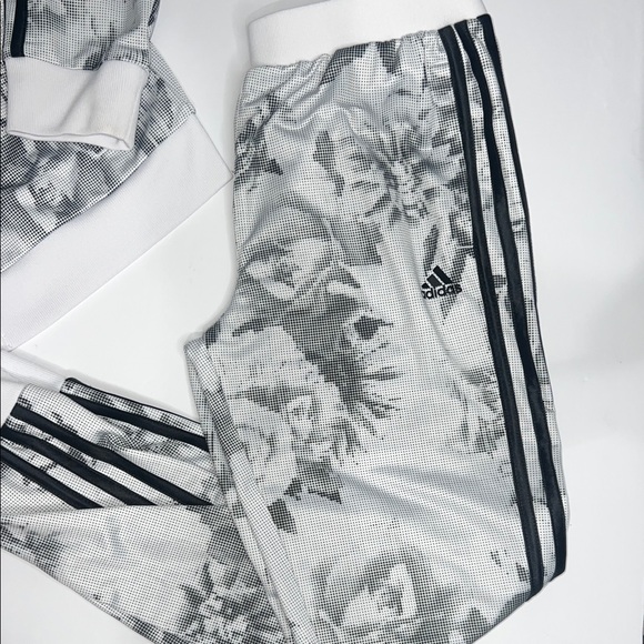 Adidas Kids Floral Sweatsuit - Picture 6 of 15